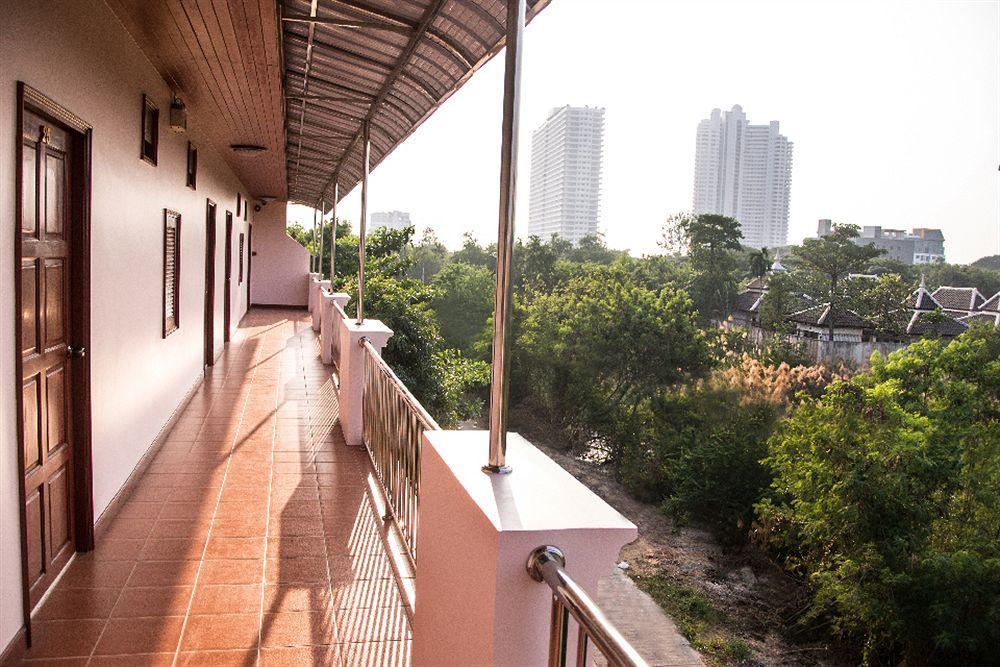 Jungle Resort Jomtien Beach Exterior photo