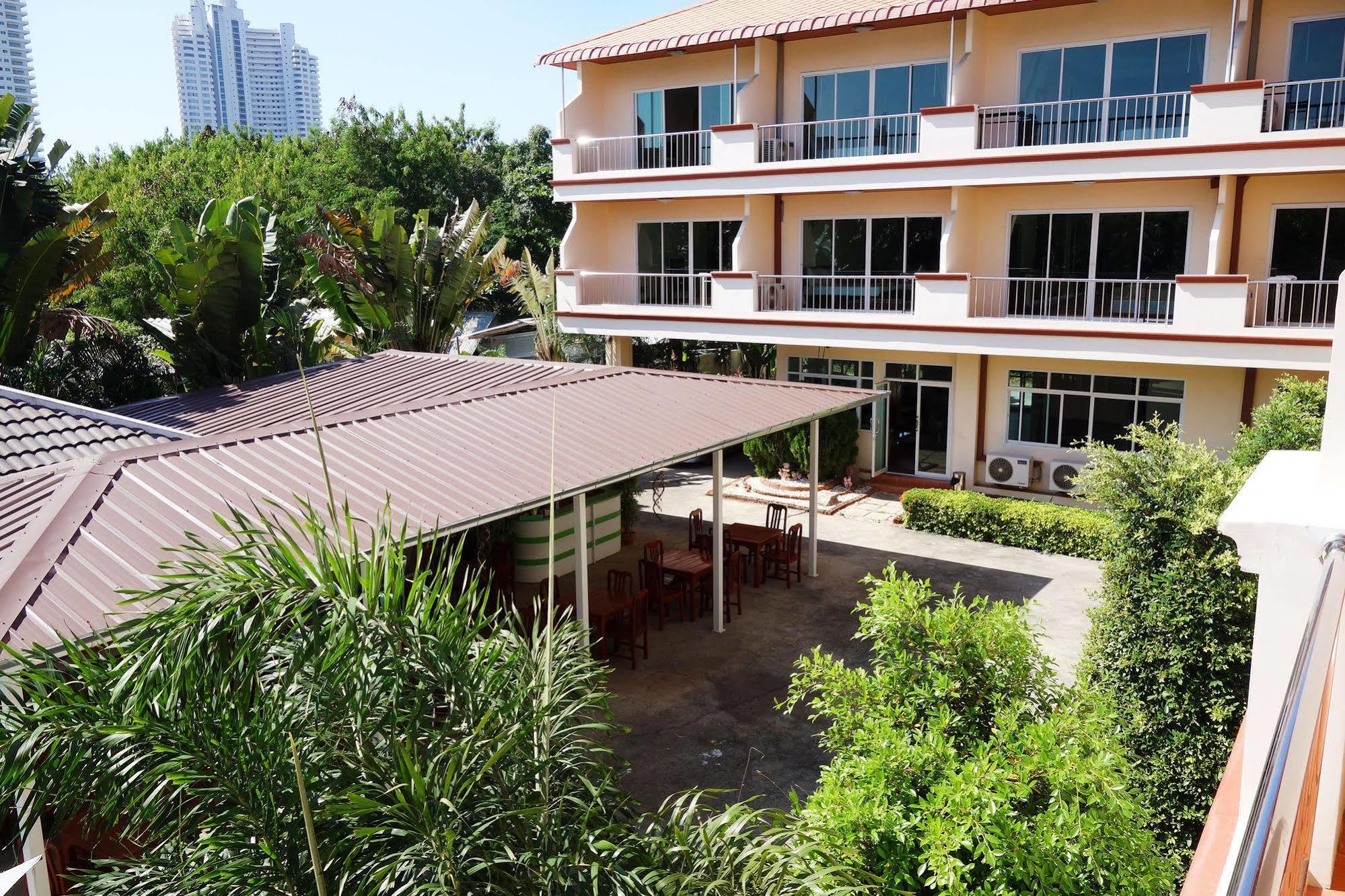 Jungle Resort Jomtien Beach Exterior photo